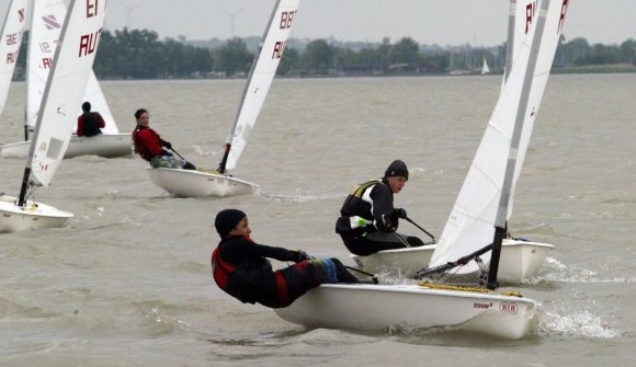 luca lippert aut101 fuehrt das zoom feld an580